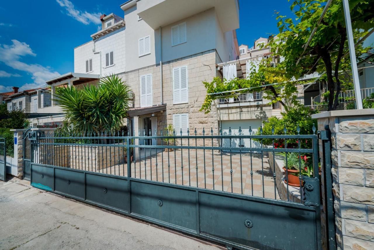 Niko'S Charming Apartment With Free Parking Дубровник Экстерьер фото